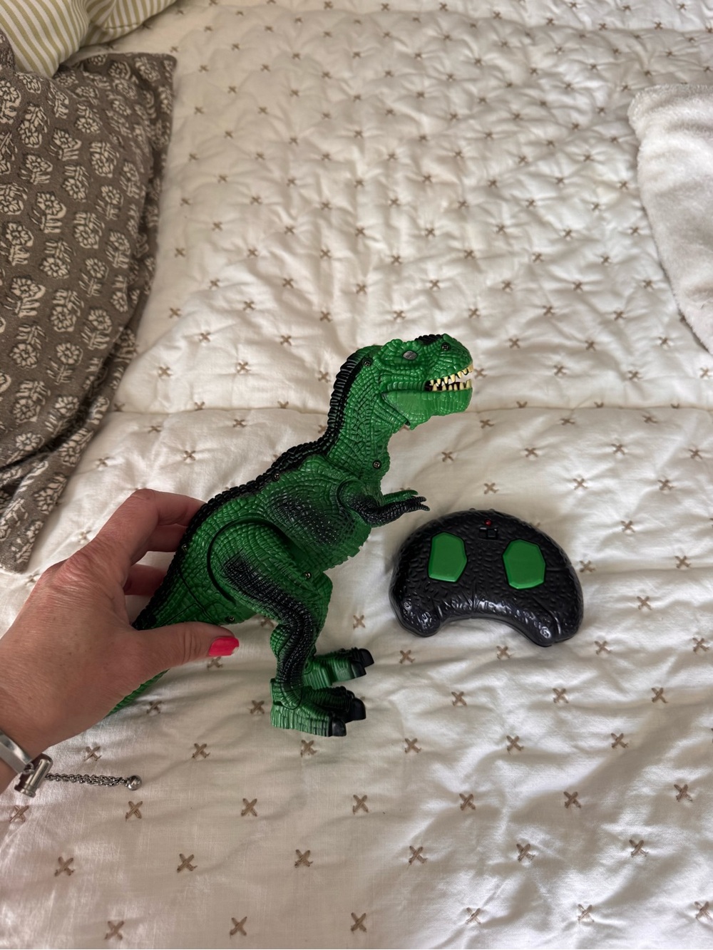 Remote Control Green T-Rex Toy for Reptile Enthusiasts